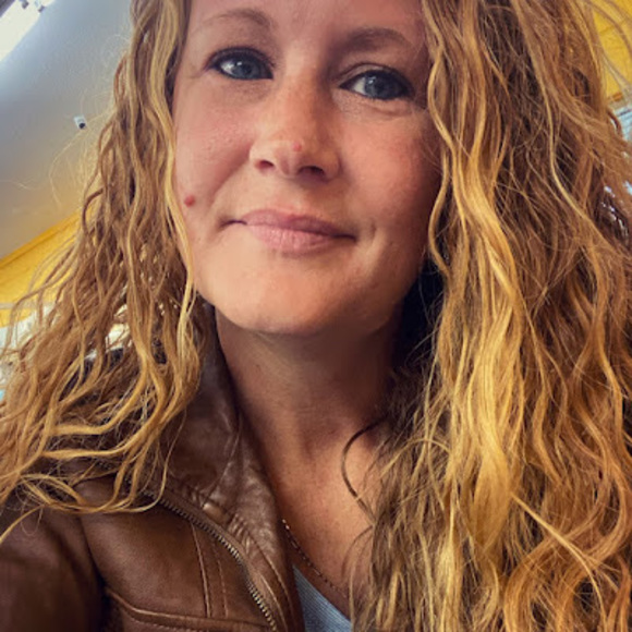 Meet your Posher, Laura - Picture 1 of 1